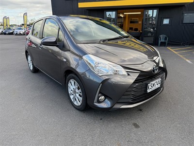 2017 Toyota YARIS - Thumbnail