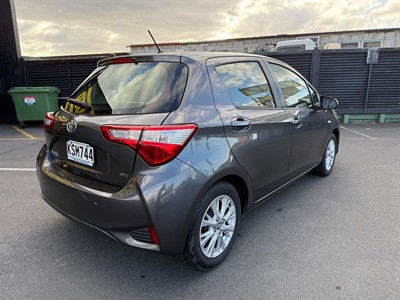 2017 Toyota YARIS - Thumbnail