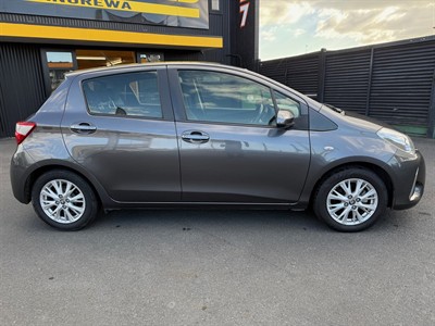 2017 Toyota YARIS - Thumbnail