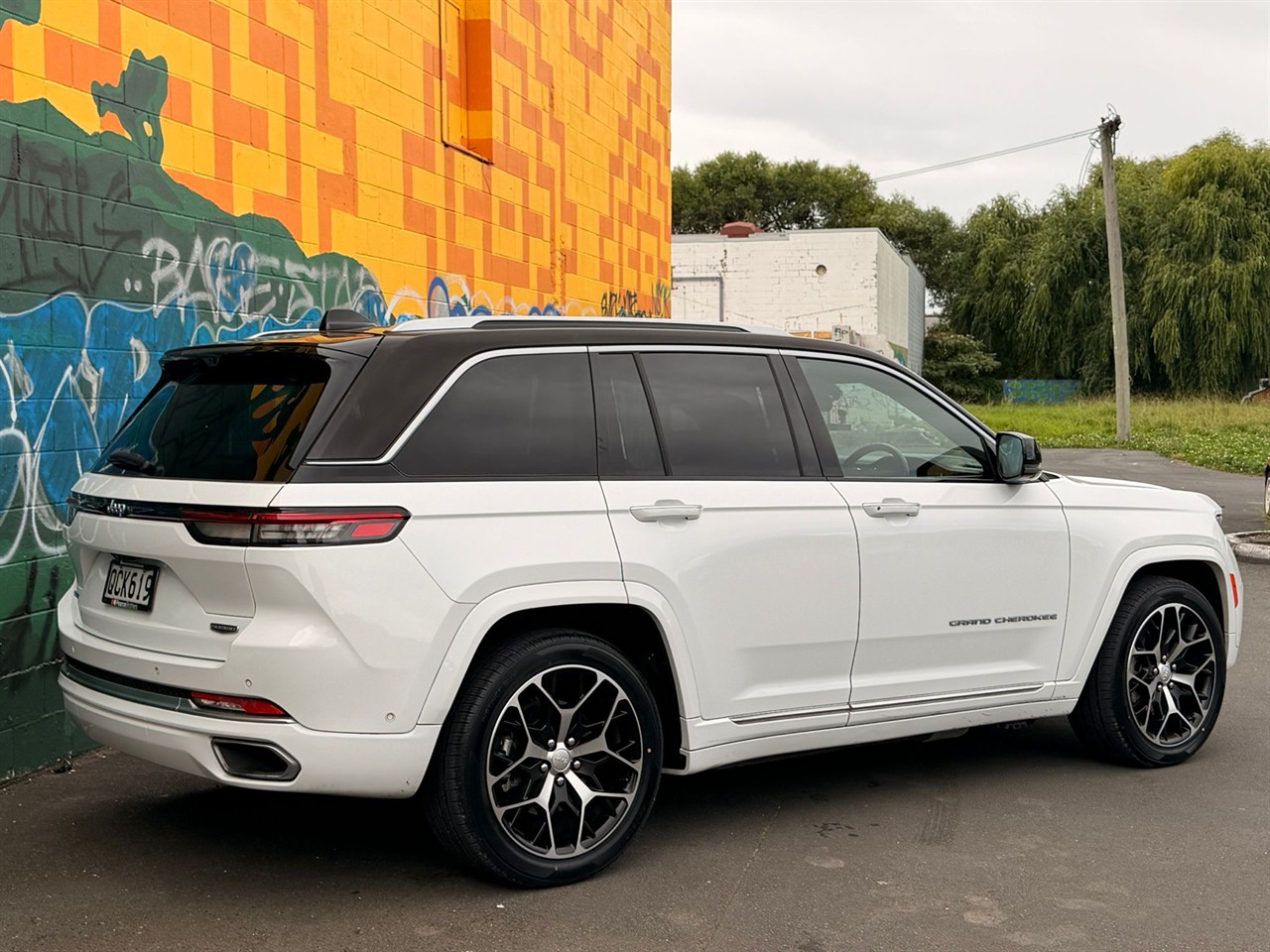 2023 Jeep GRAND CHEROKEE