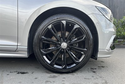2017 Volkswagen Passat - Thumbnail