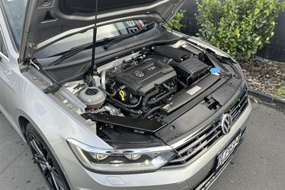 2017 Volkswagen Passat - Thumbnail