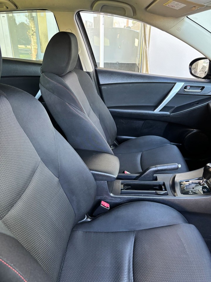 2013 Mazda Axela