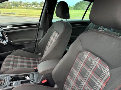 2014 Volkswagen Golf - Thumbnail