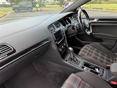 2014 Volkswagen Golf - Thumbnail