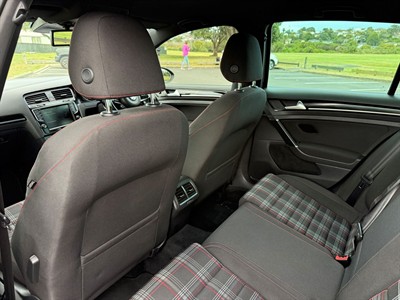 2014 Volkswagen Golf - Thumbnail