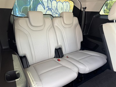 2024 Mahindra XUV700 - Thumbnail