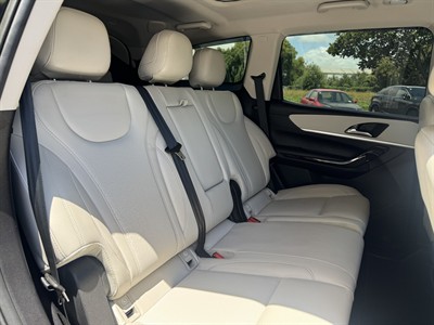 2024 Mahindra XUV700 - Thumbnail