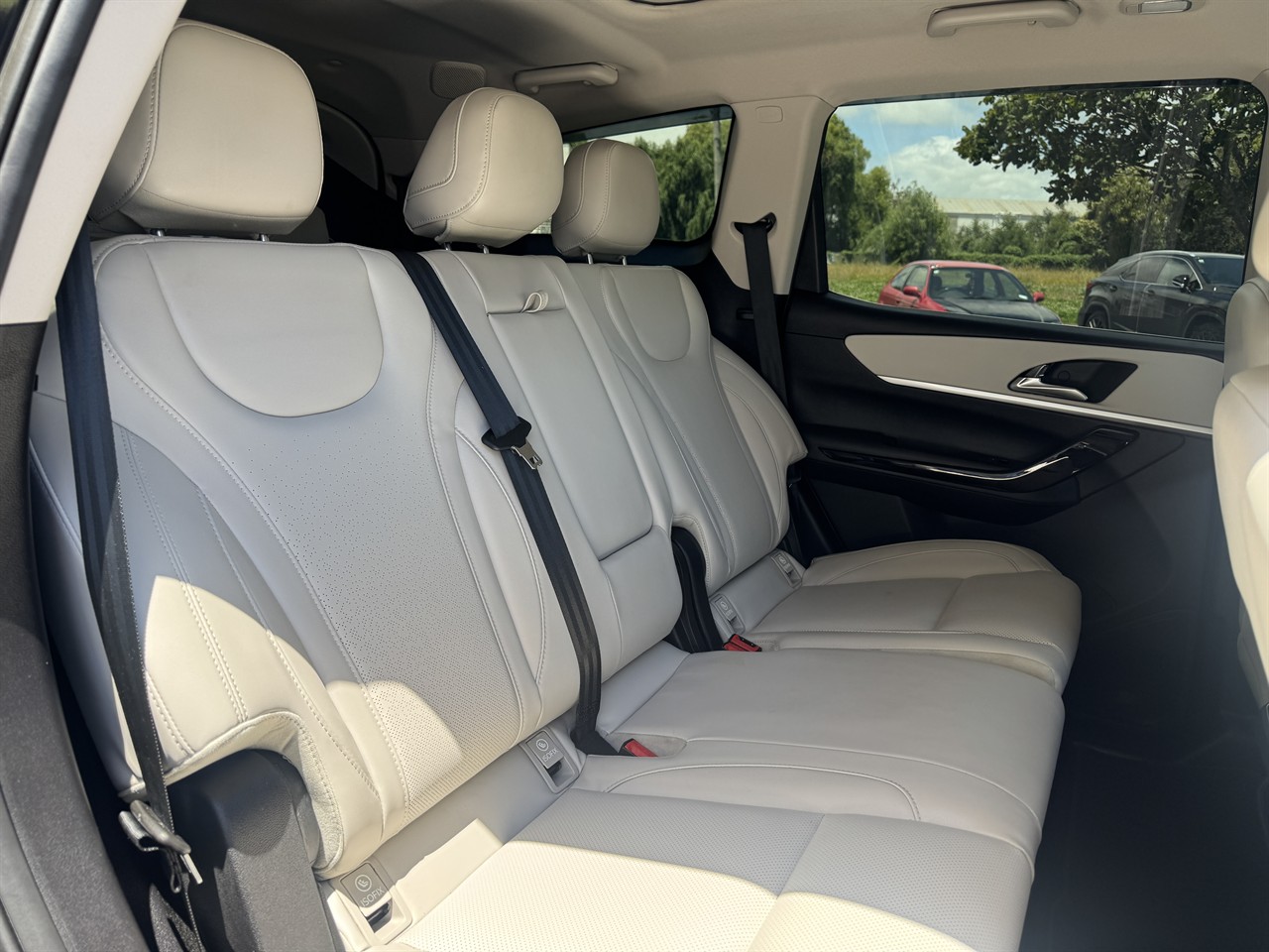 2024 Mahindra XUV700