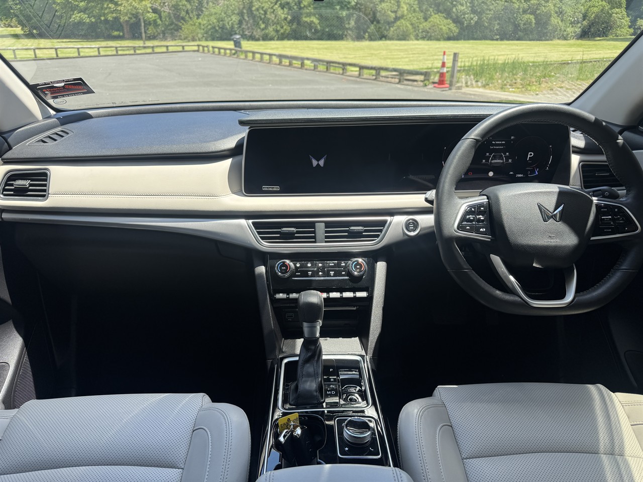 2024 Mahindra XUV700