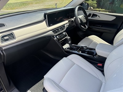 2024 Mahindra XUV700 - Thumbnail