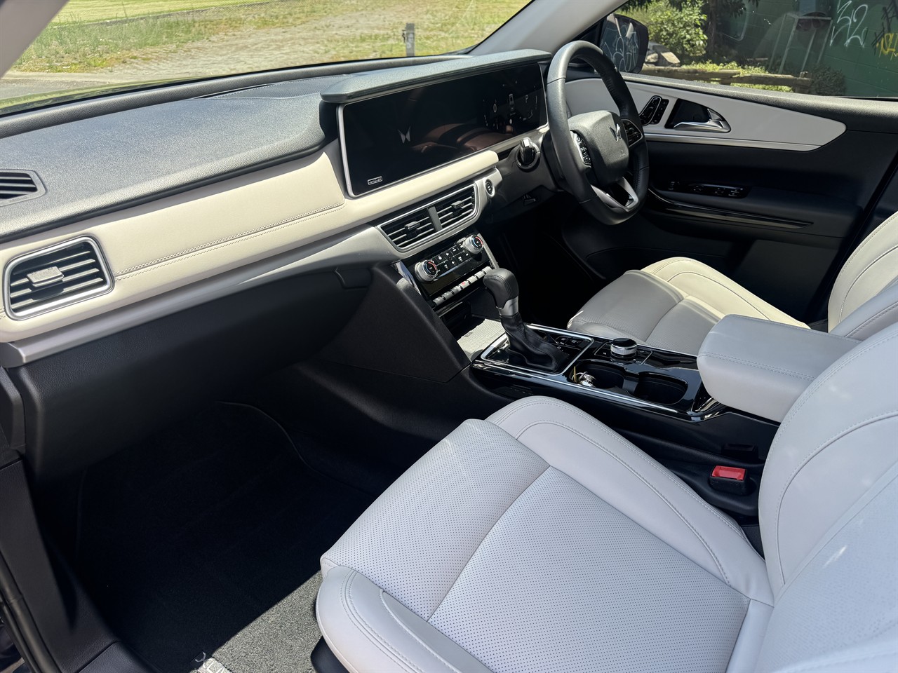 2024 Mahindra XUV700