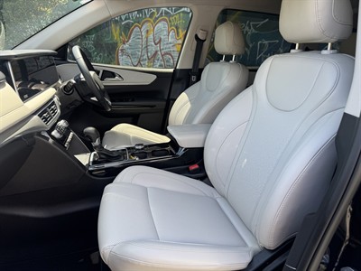 2024 Mahindra XUV700 - Thumbnail