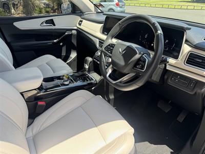 2024 Mahindra XUV700 - Thumbnail