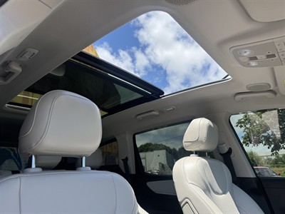 2024 Mahindra XUV700 - Thumbnail