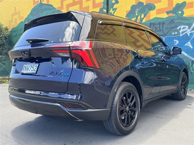 2024 Mahindra XUV700 - Thumbnail