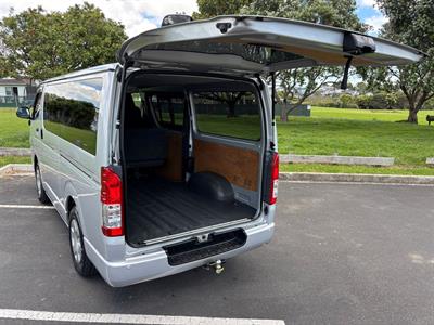 2018 Toyota Hiace - Thumbnail