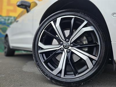 2021 Volvo XC60 - Thumbnail