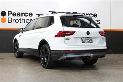2018 Volkswagen Tiguan - Thumbnail