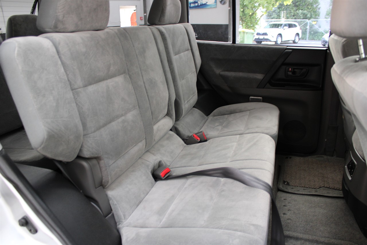 2000 Mitsubishi Pajero