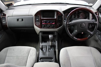 2000 Mitsubishi Pajero - Thumbnail