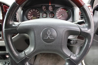 2000 Mitsubishi Pajero - Thumbnail