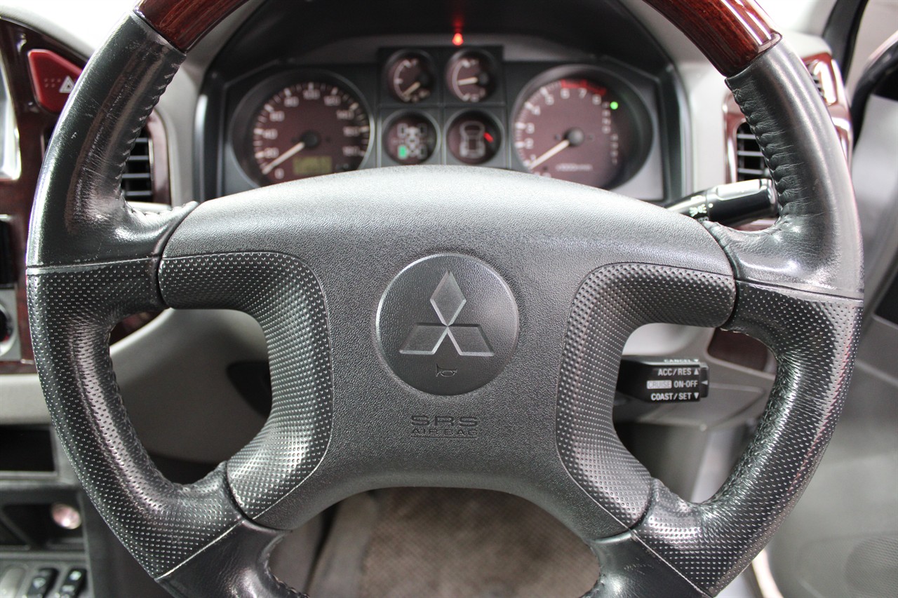 2000 Mitsubishi Pajero