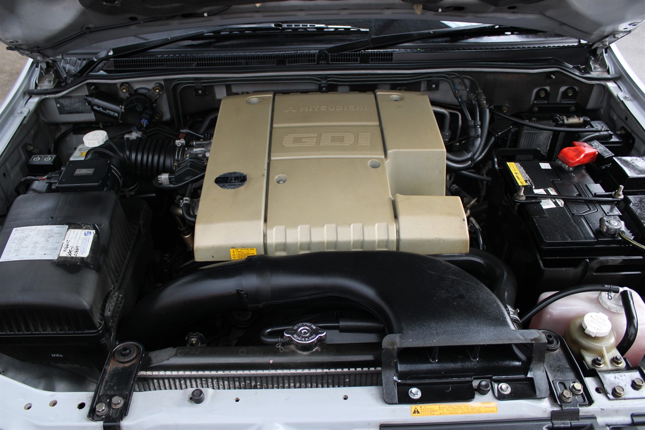 2000 Mitsubishi Pajero