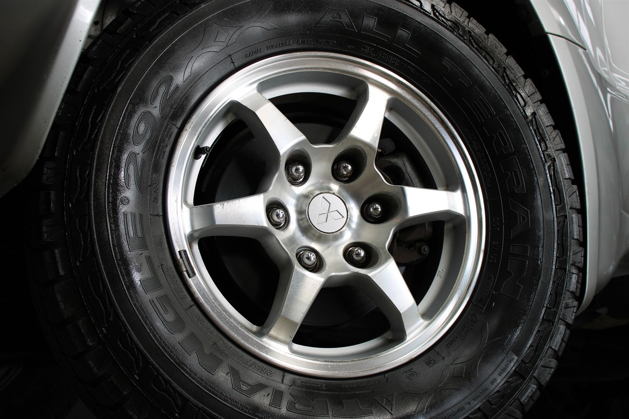 2000 Mitsubishi Pajero