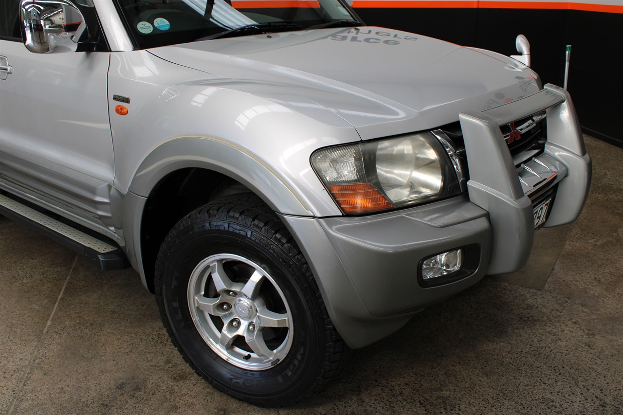 2000 Mitsubishi Pajero