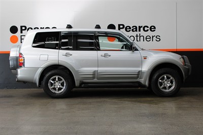 2000 Mitsubishi Pajero - Thumbnail
