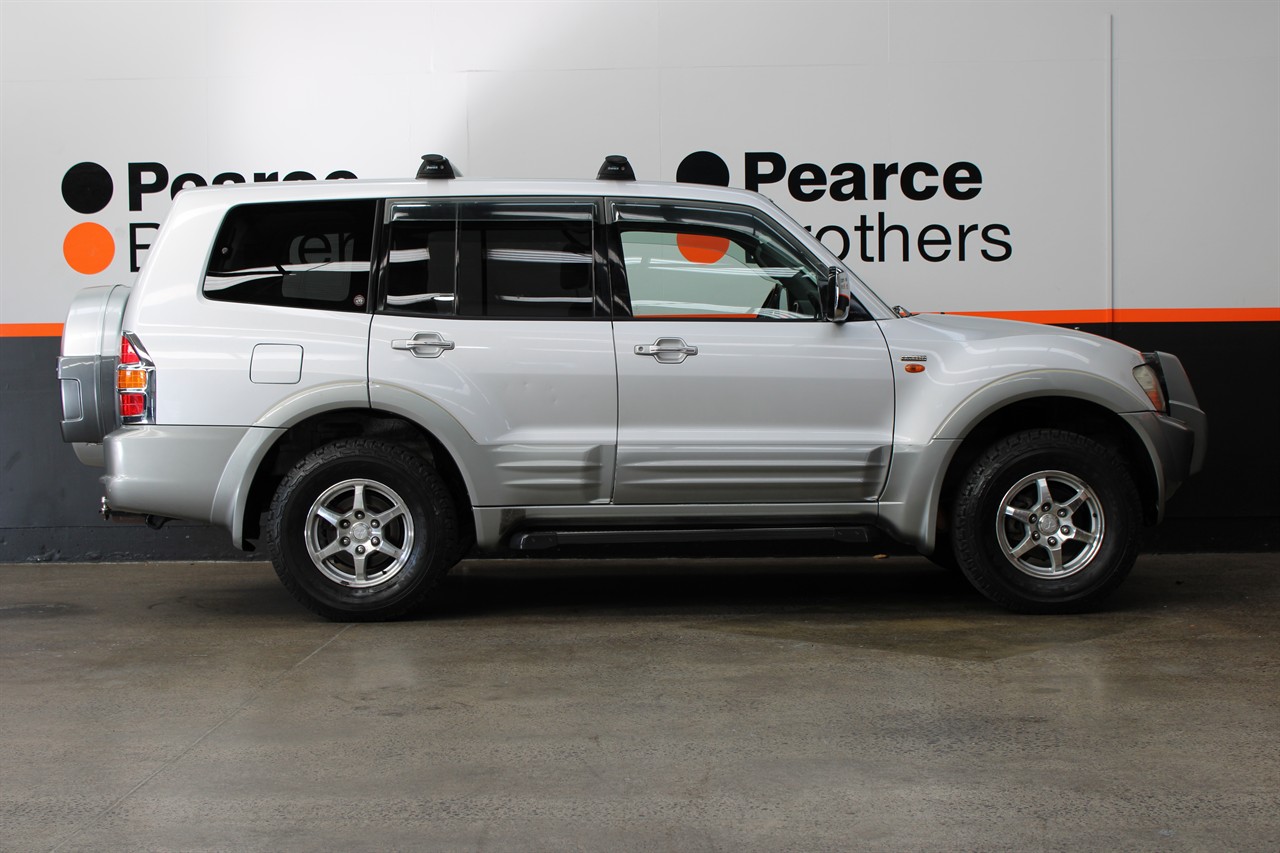 2000 Mitsubishi Pajero