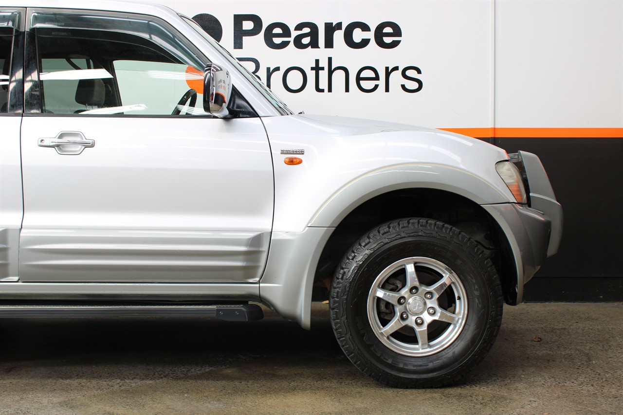 2000 Mitsubishi Pajero