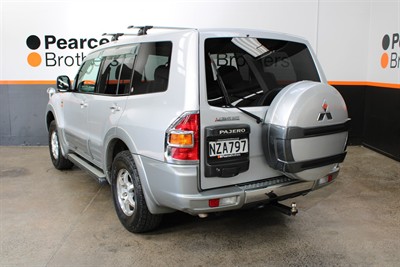 2000 Mitsubishi Pajero - Thumbnail