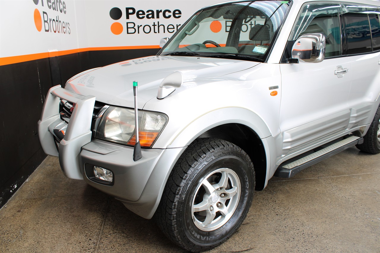 2000 Mitsubishi Pajero