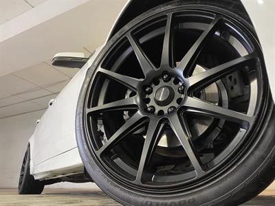 2016 Holden Commodore - Thumbnail