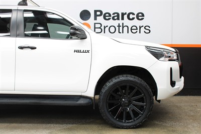 2022 Toyota Hilux - Thumbnail