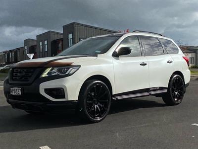 2018 Nissan Pathfinder - Thumbnail