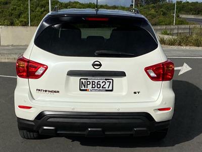 2018 Nissan Pathfinder - Thumbnail