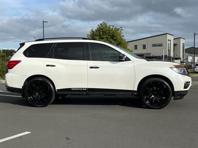 2018 Nissan Pathfinder - Thumbnail