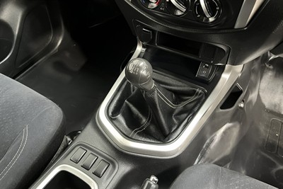 2015 Nissan Navara - Thumbnail