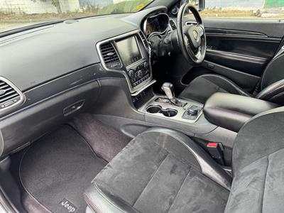 2017 Jeep GRAND CHEROKEE - Thumbnail