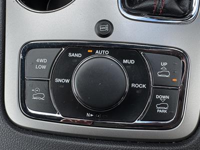 2017 Jeep GRAND CHEROKEE - Thumbnail
