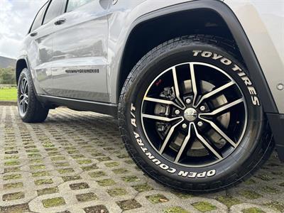 2017 Jeep GRAND CHEROKEE - Thumbnail
