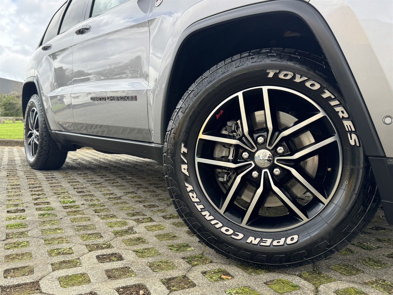 2017 Jeep GRAND CHEROKEE