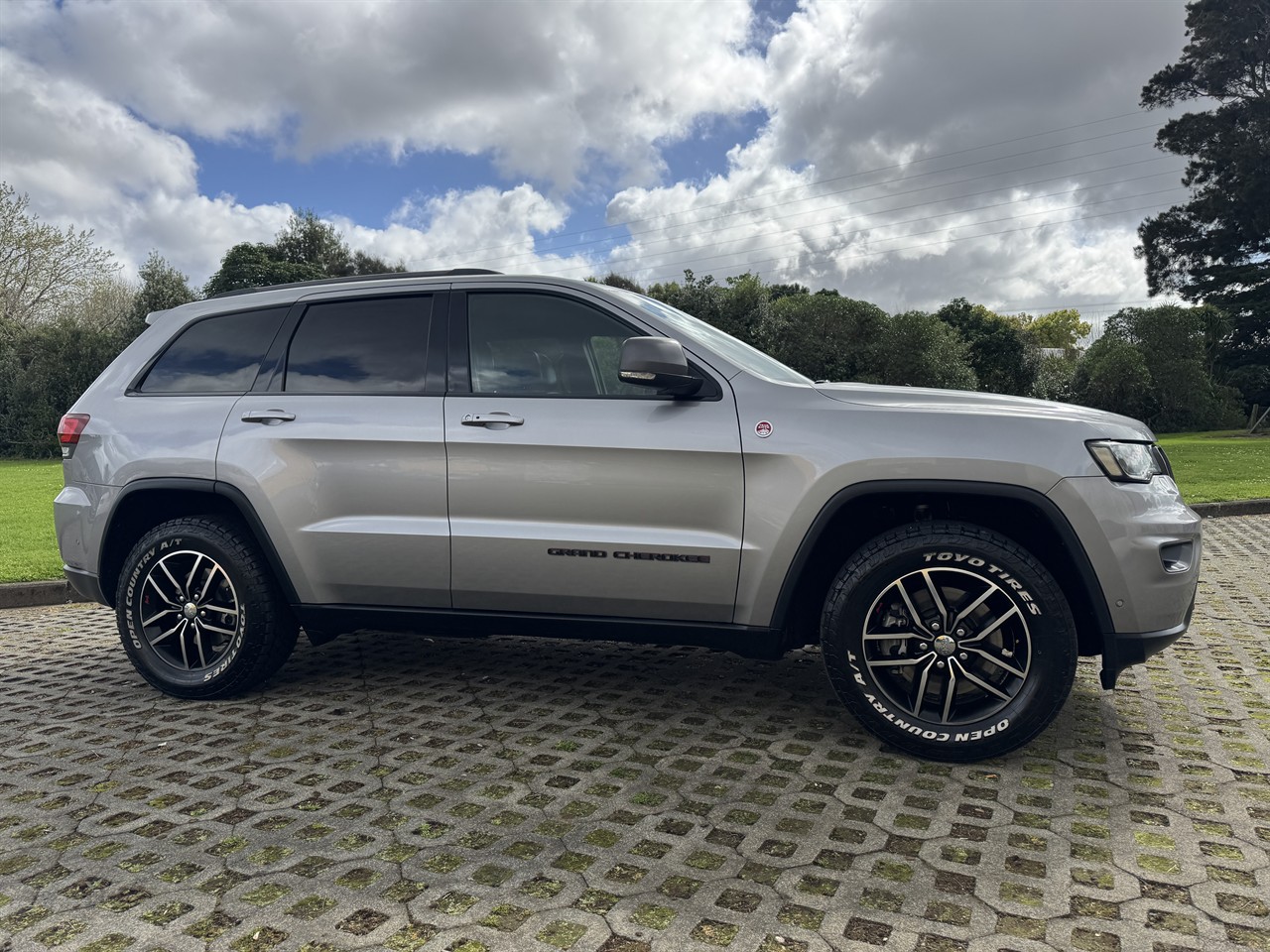 2017 Jeep GRAND CHEROKEE
