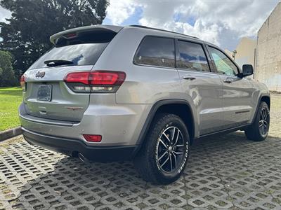 2017 Jeep GRAND CHEROKEE - Thumbnail