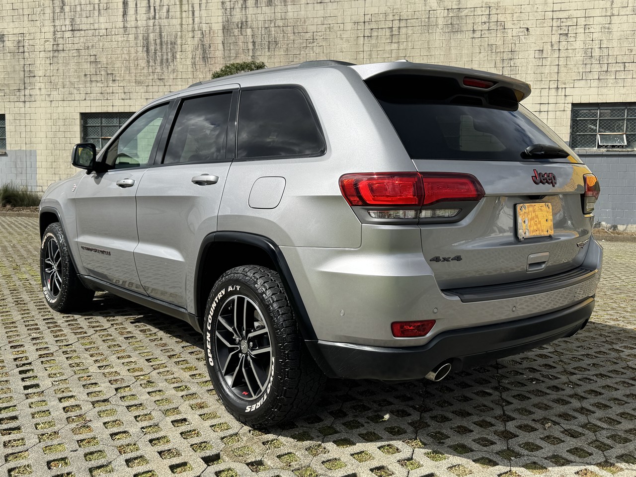 2017 Jeep GRAND CHEROKEE