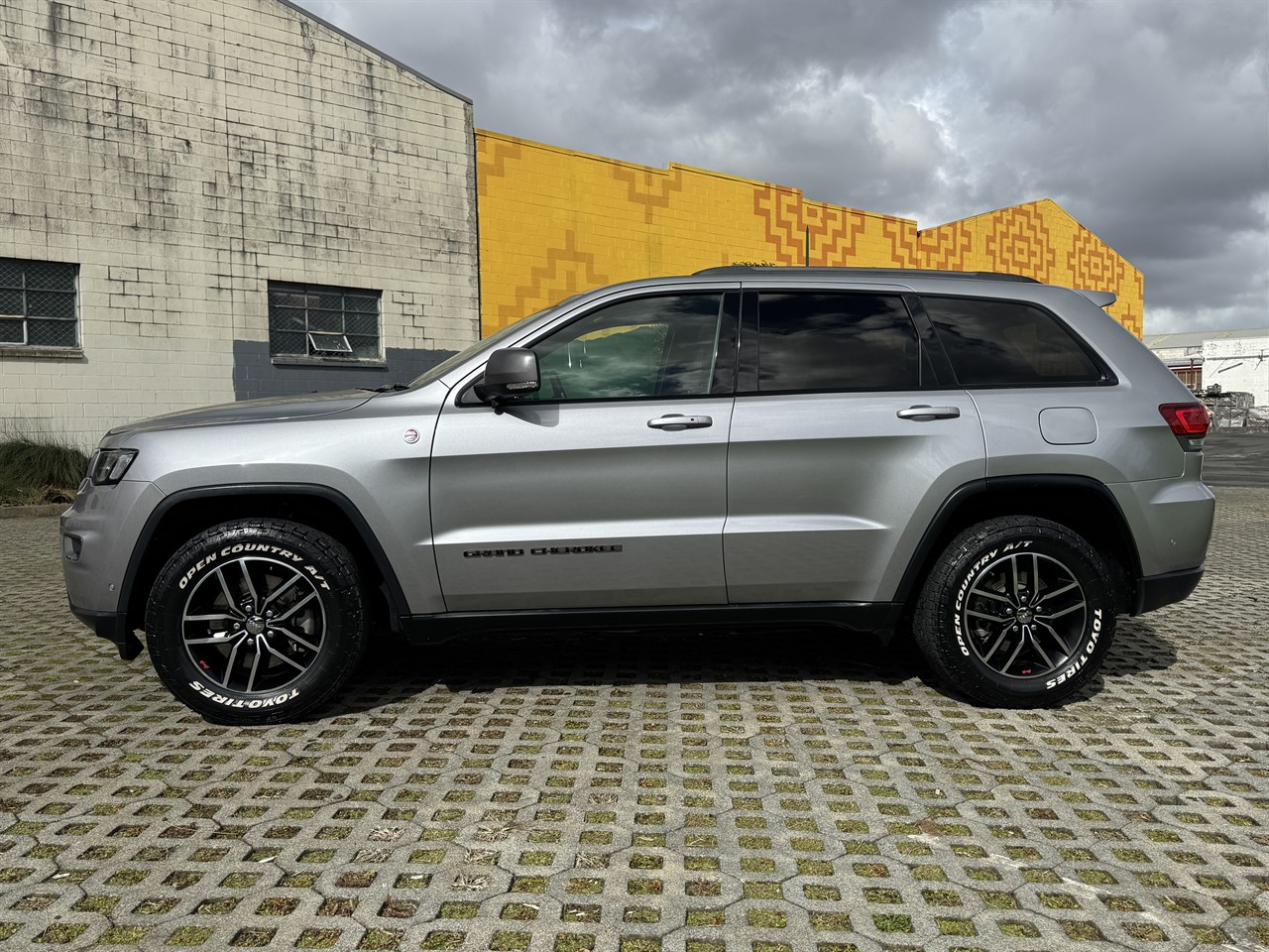 2017 Jeep GRAND CHEROKEE