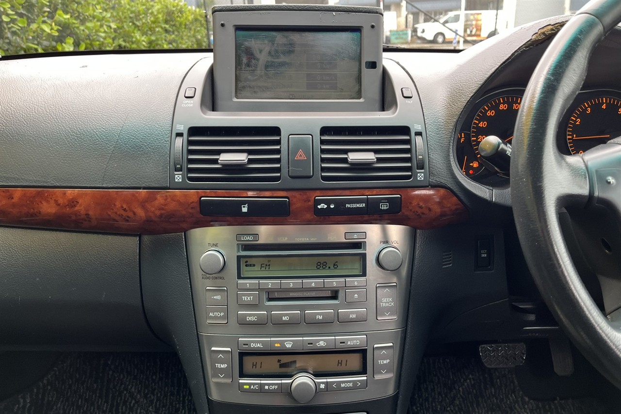 2005 Toyota AVENSIS